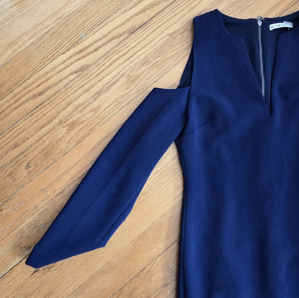 Alice + Olivia midi dress Cold shoulders size 8 Navy - Picture 6 of 9